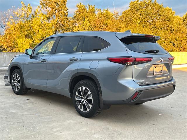used 2022 Toyota Highlander car, priced at $34,995