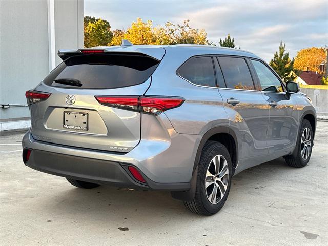 used 2022 Toyota Highlander car, priced at $34,995