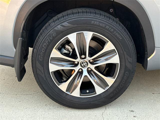 used 2022 Toyota Highlander car, priced at $34,995
