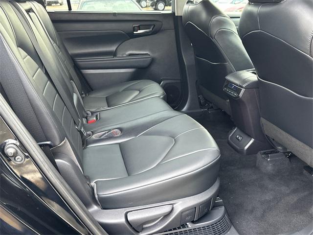 used 2021 Toyota Highlander Hybrid car, priced at $37,185