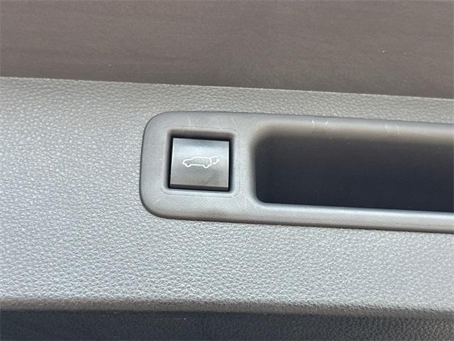 used 2022 Toyota Highlander car, priced at $29,451