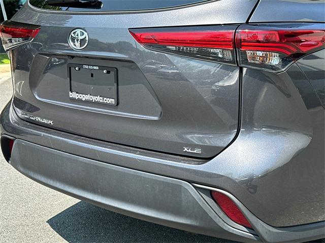 used 2022 Toyota Highlander car, priced at $29,451