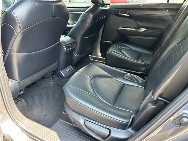 used 2022 Toyota Highlander car, priced at $29,451