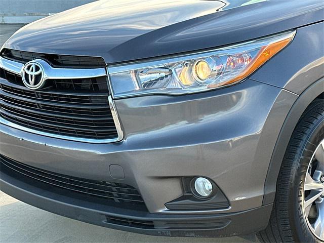 used 2015 Toyota Highlander car, priced at $22,500