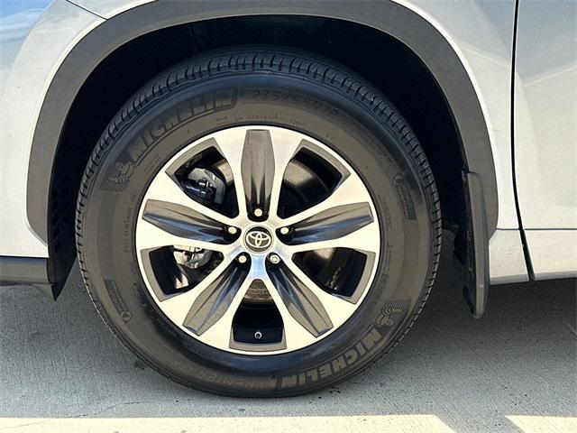 used 2021 Toyota Highlander car, priced at $37,000