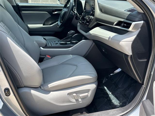 used 2021 Toyota Highlander car, priced at $37,000