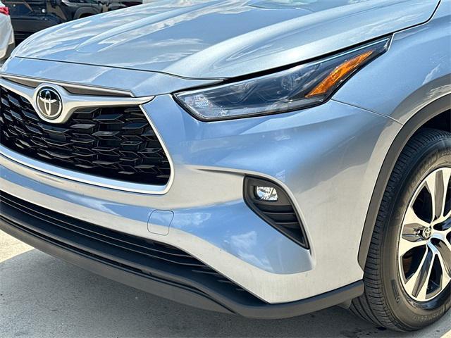 used 2021 Toyota Highlander car, priced at $37,000