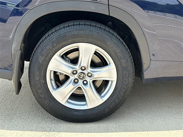 used 2021 Toyota Highlander Hybrid car, priced at $32,500