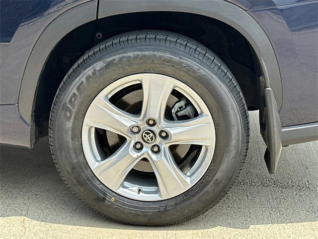 used 2021 Toyota Highlander Hybrid car, priced at $32,500
