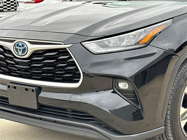 used 2020 Toyota Highlander Hybrid car, priced at $33,772