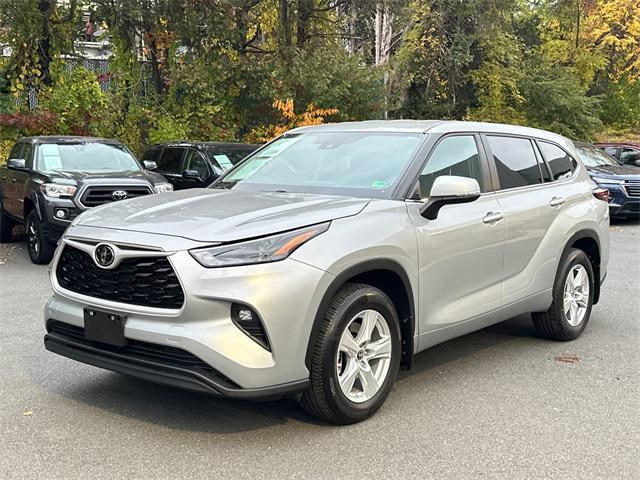 used 2024 Toyota Highlander car, priced at $35,749