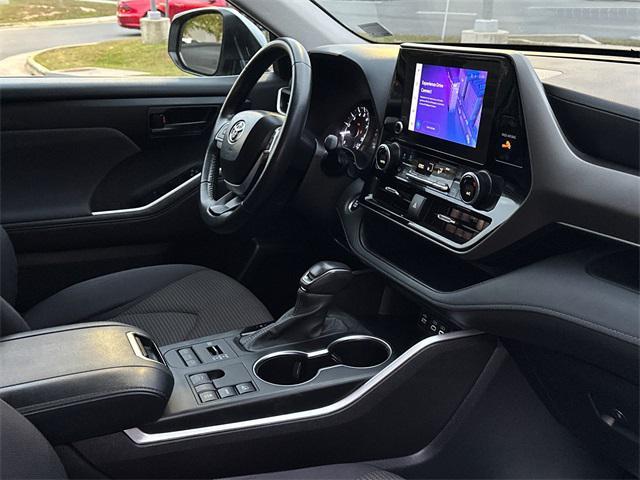 used 2024 Toyota Highlander car, priced at $35,749
