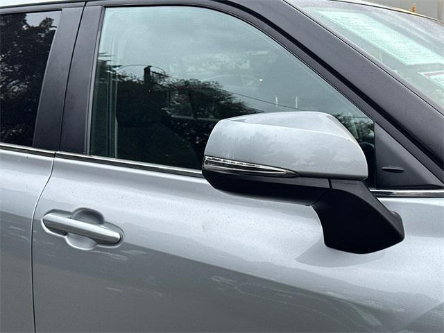 used 2024 Toyota Highlander car, priced at $35,749