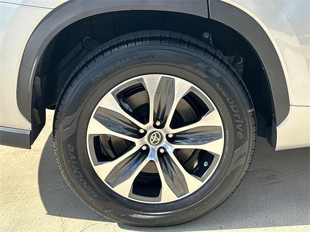 used 2024 Toyota Highlander car, priced at $37,379