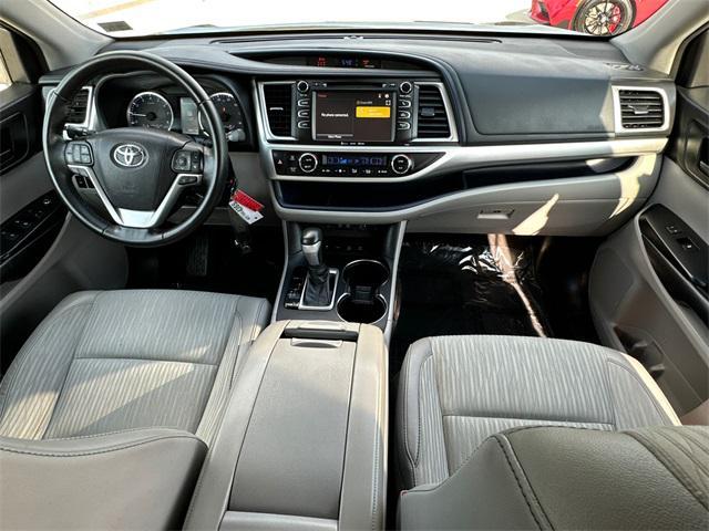 used 2017 Toyota Highlander car