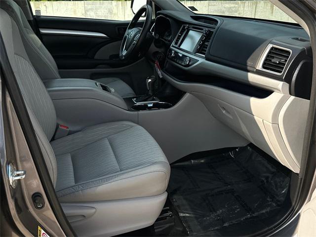 used 2017 Toyota Highlander car
