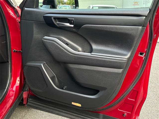 used 2020 Toyota Highlander car, priced at $27,715