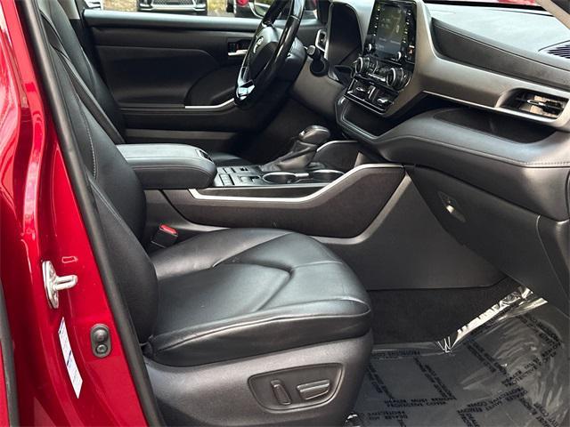 used 2020 Toyota Highlander car, priced at $27,715