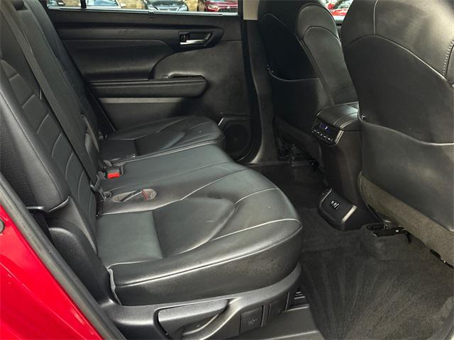 used 2020 Toyota Highlander car, priced at $27,715
