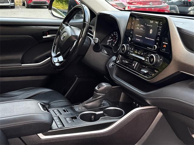 used 2020 Toyota Highlander car, priced at $27,715