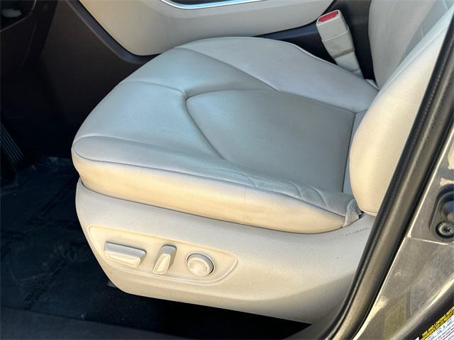 used 2021 Toyota Highlander Hybrid car, priced at $38,610