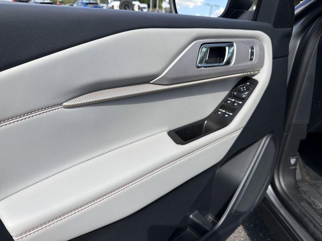 new 2025 Ford Explorer car, priced at $45,454