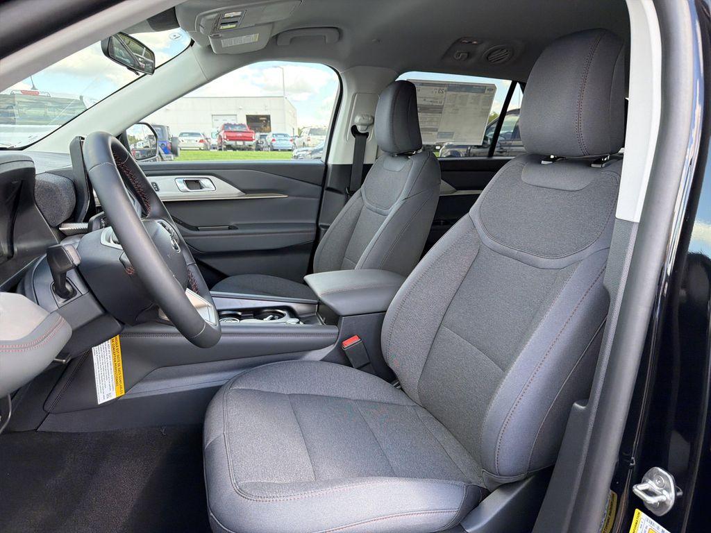new 2025 Ford Explorer car, priced at $40,835