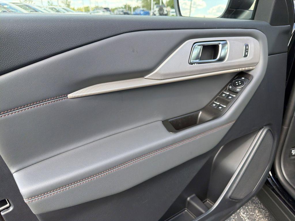 new 2025 Ford Explorer car, priced at $40,835