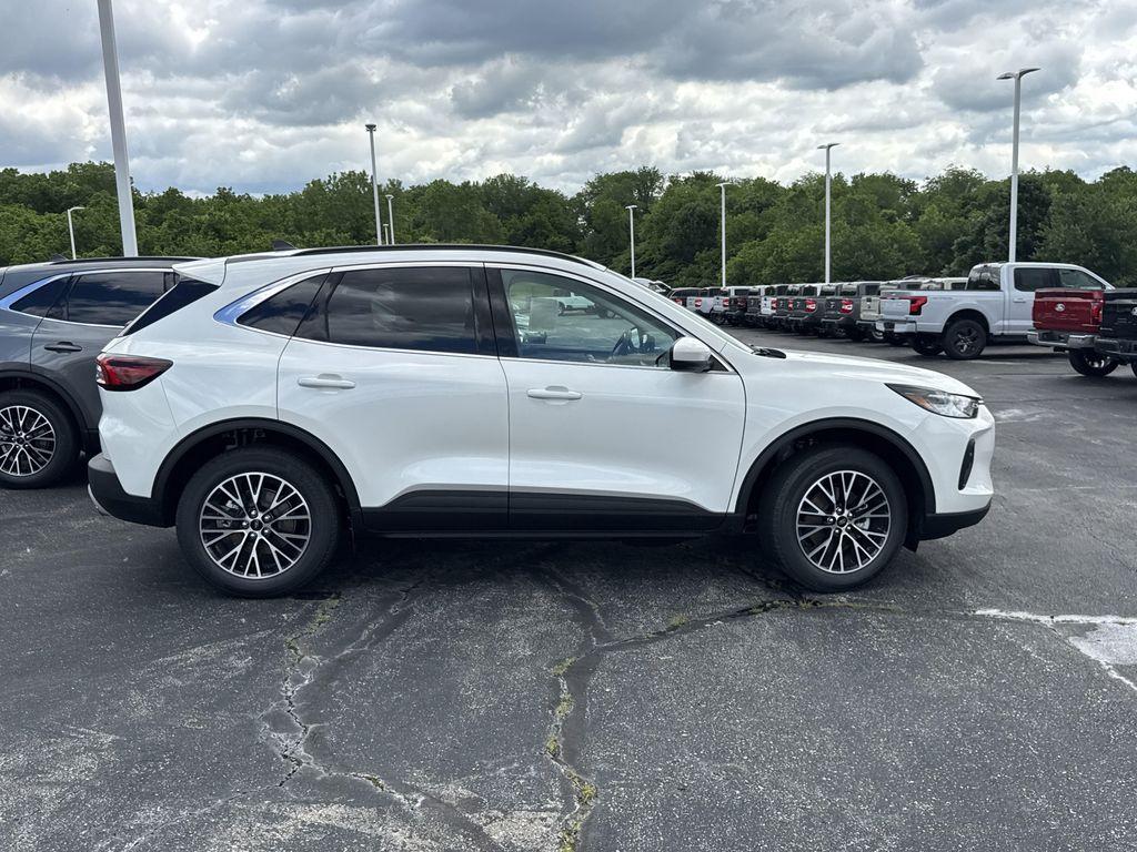 new 2025 Ford Escape PHEV car, priced at $33,136