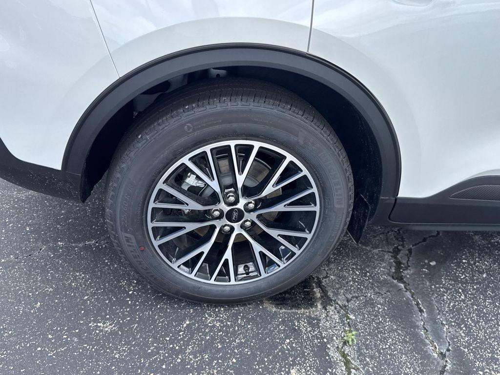 new 2025 Ford Escape PHEV car, priced at $33,136