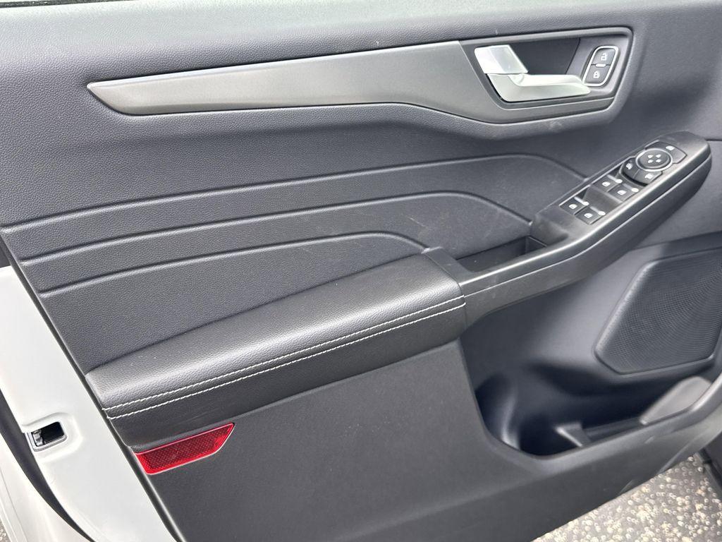 new 2025 Ford Escape PHEV car, priced at $33,136