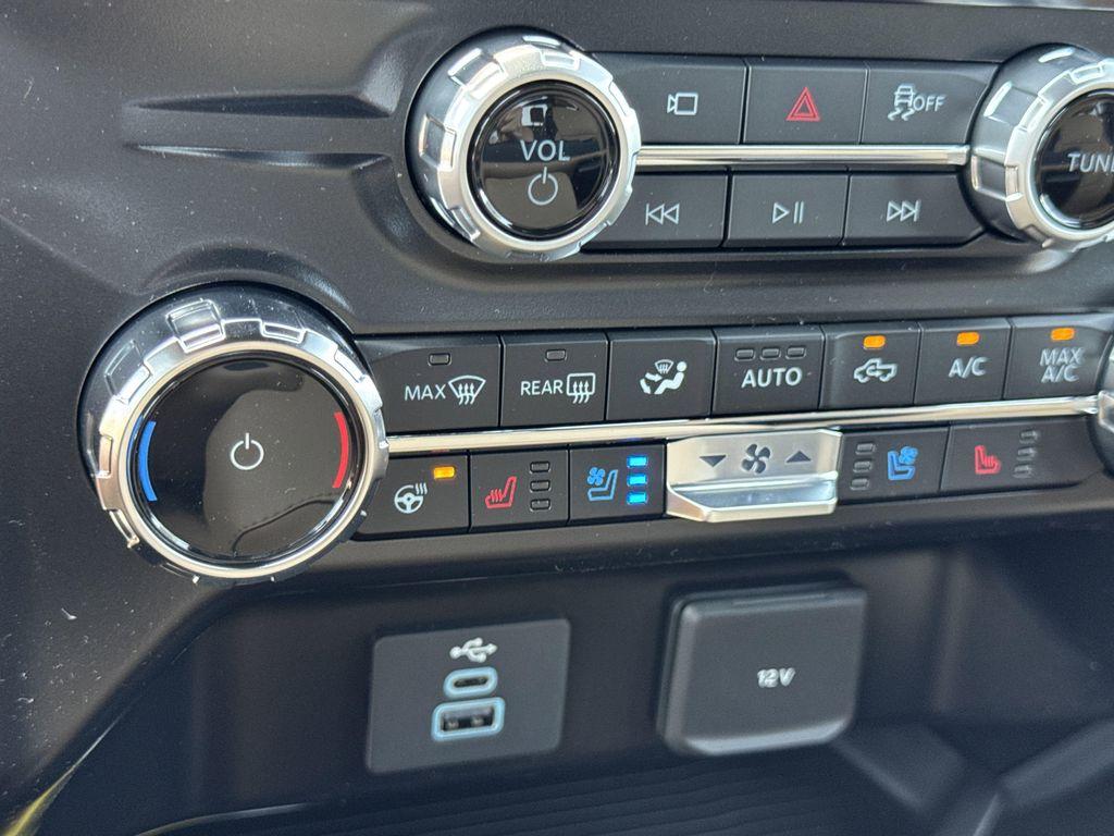 new 2025 Ford F-250 car, priced at $77,945