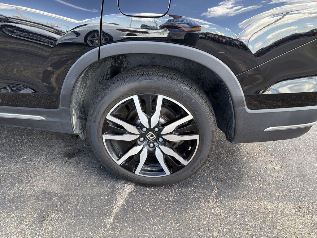 used 2021 Honda Pilot car, priced at $33,000