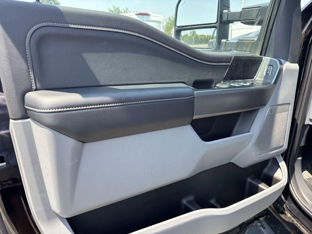 new 2025 Ford F-250 car, priced at $63,584