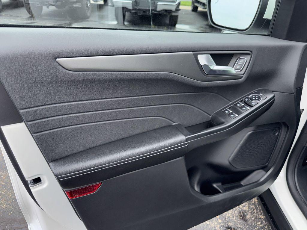 new 2025 Ford Escape PHEV car, priced at $32,953