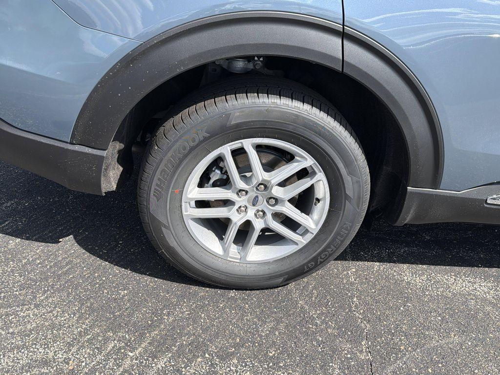new 2025 Ford Explorer car, priced at $41,300