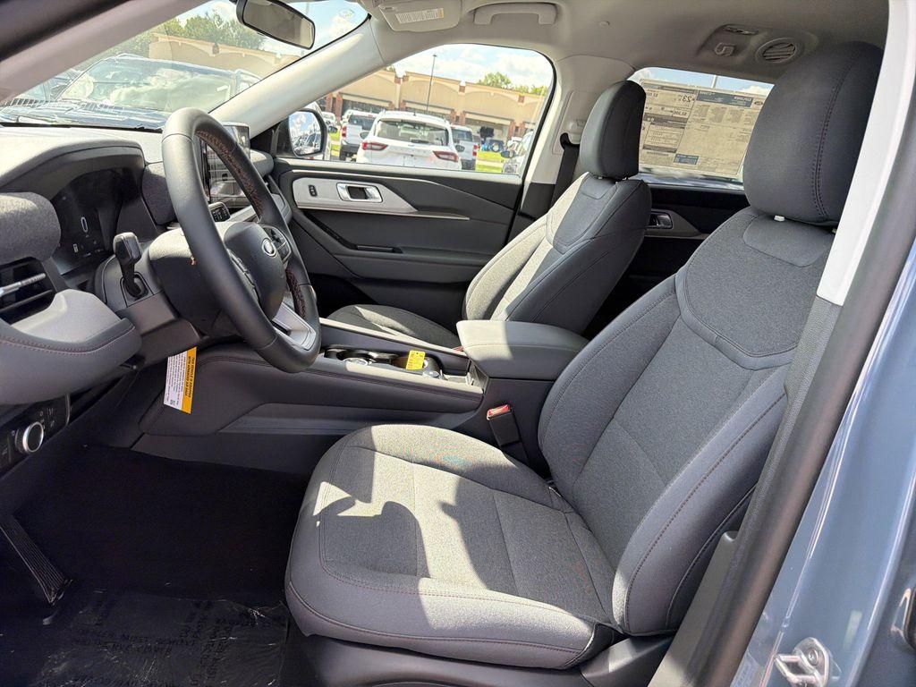 new 2025 Ford Explorer car, priced at $41,300