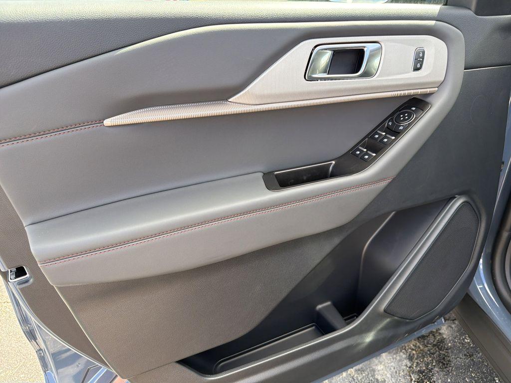 new 2025 Ford Explorer car, priced at $41,300