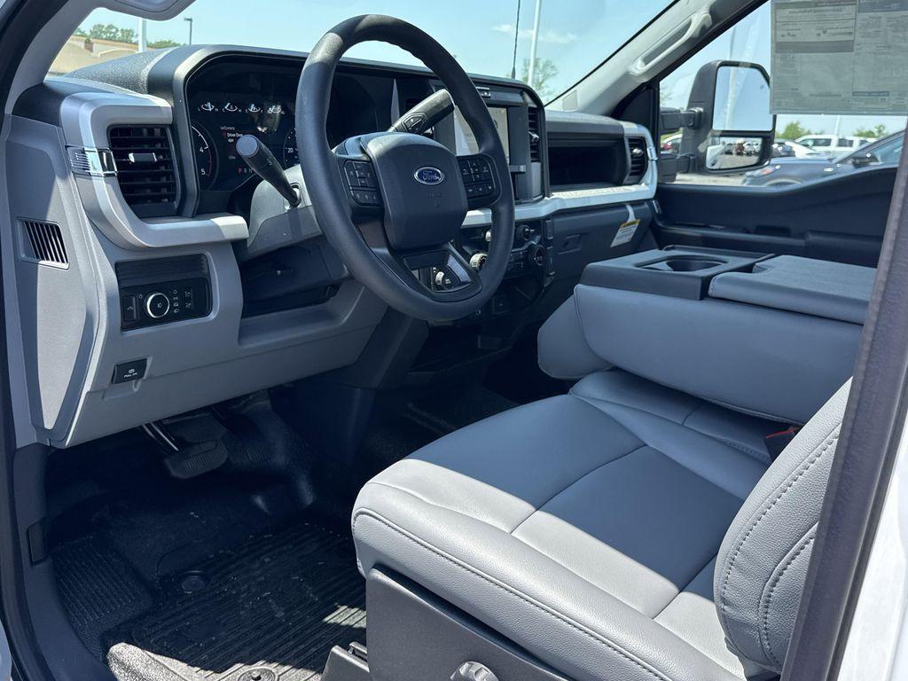 new 2025 Ford F-350 car, priced at $63,610