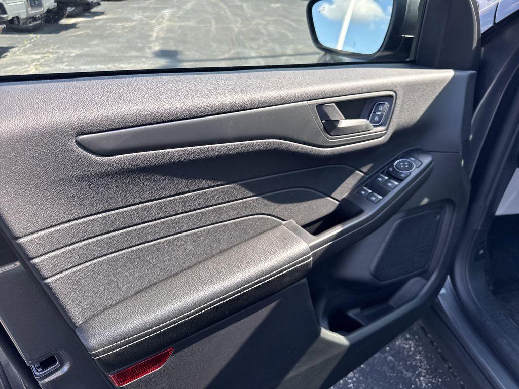 new 2025 Ford Escape car, priced at $29,047
