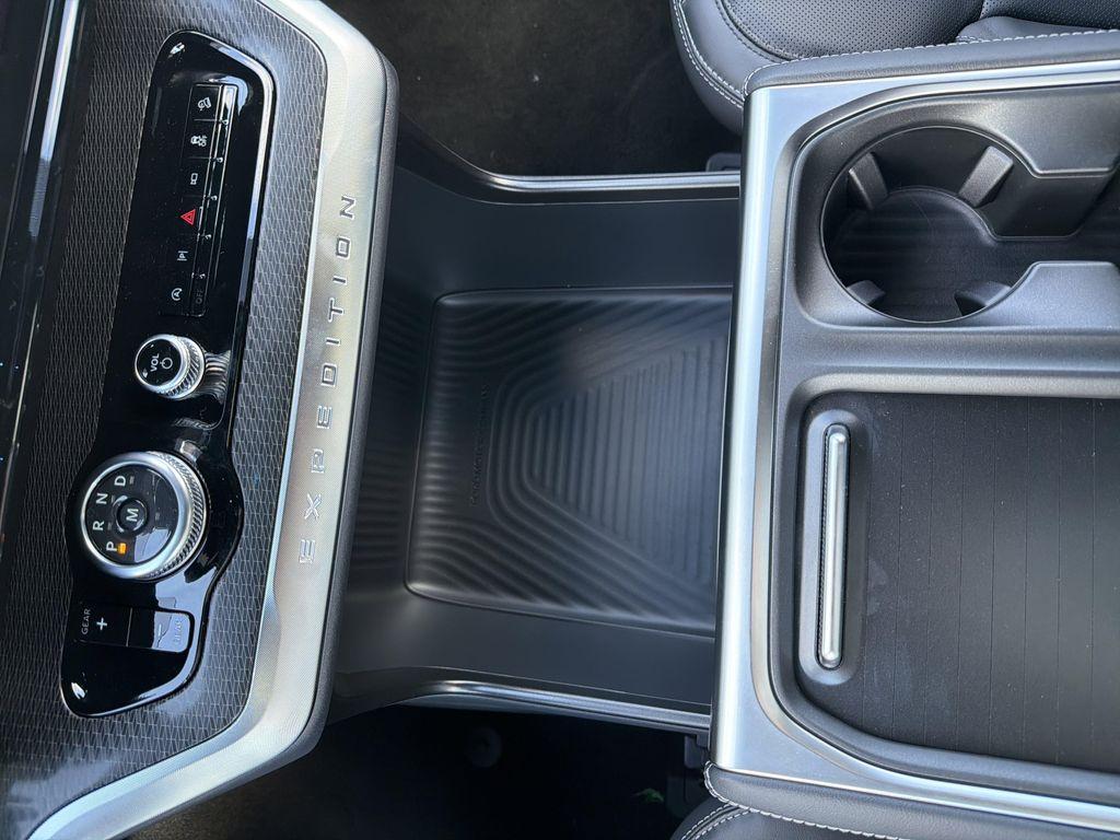 new 2025 Ford Expedition car, priced at $83,271