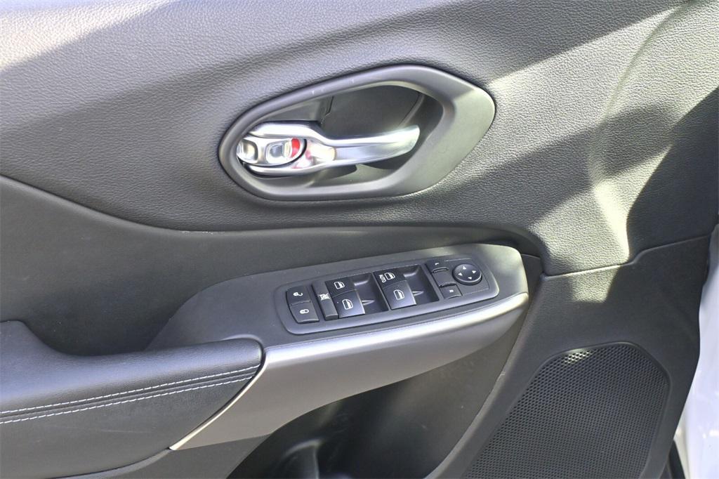 used 2019 Jeep Cherokee car, priced at $15,491