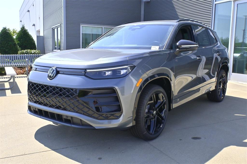 new 2025 Volkswagen Tiguan car, priced at $37,298