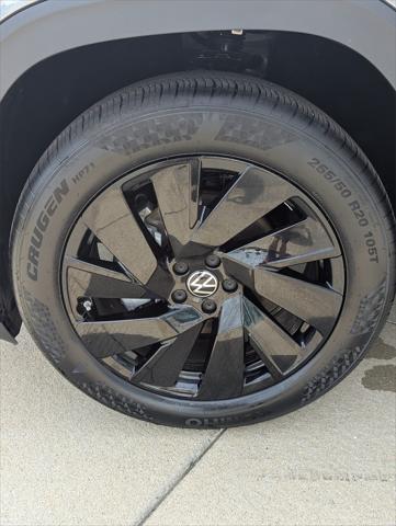used 2025 Volkswagen Atlas Cross Sport car, priced at $38,990