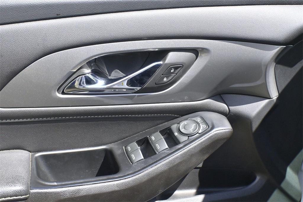 used 2023 Chevrolet Traverse car, priced at $28,391