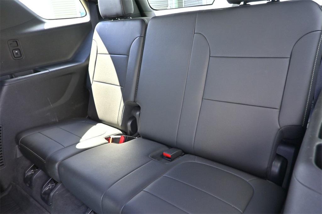 used 2023 Chevrolet Traverse car, priced at $28,391