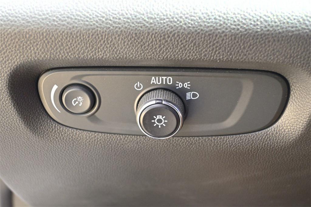 used 2023 Chevrolet Traverse car, priced at $28,391