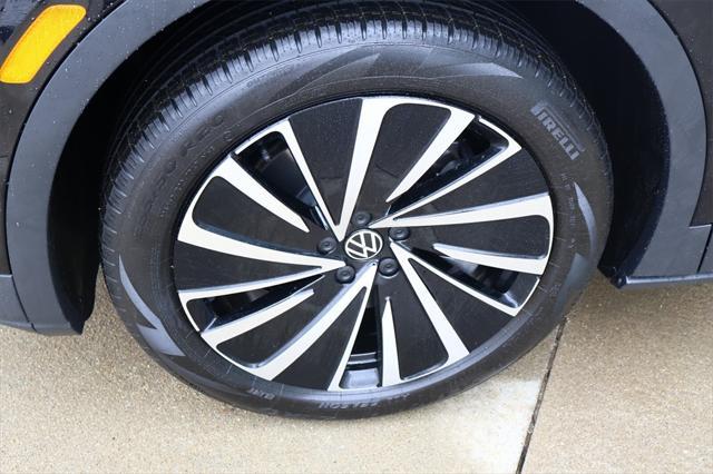 new 2025 Volkswagen ID.4 car, priced at $45,865