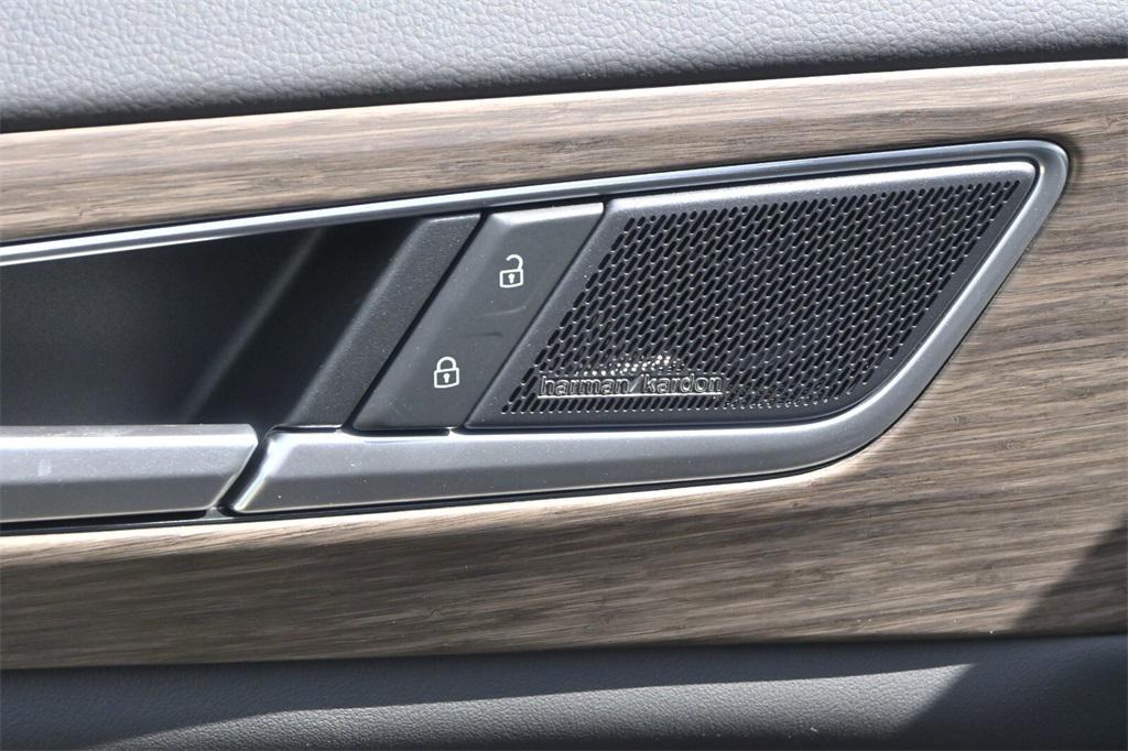 new 2025 Volkswagen Atlas car, priced at $48,151