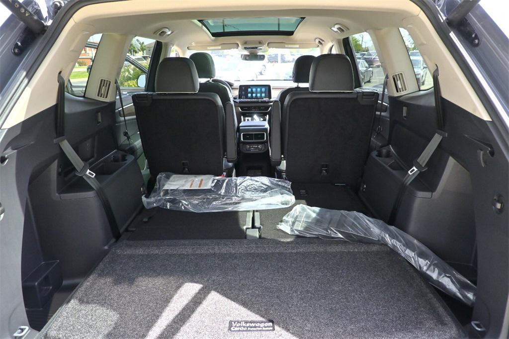 new 2025 Volkswagen Atlas car, priced at $48,151